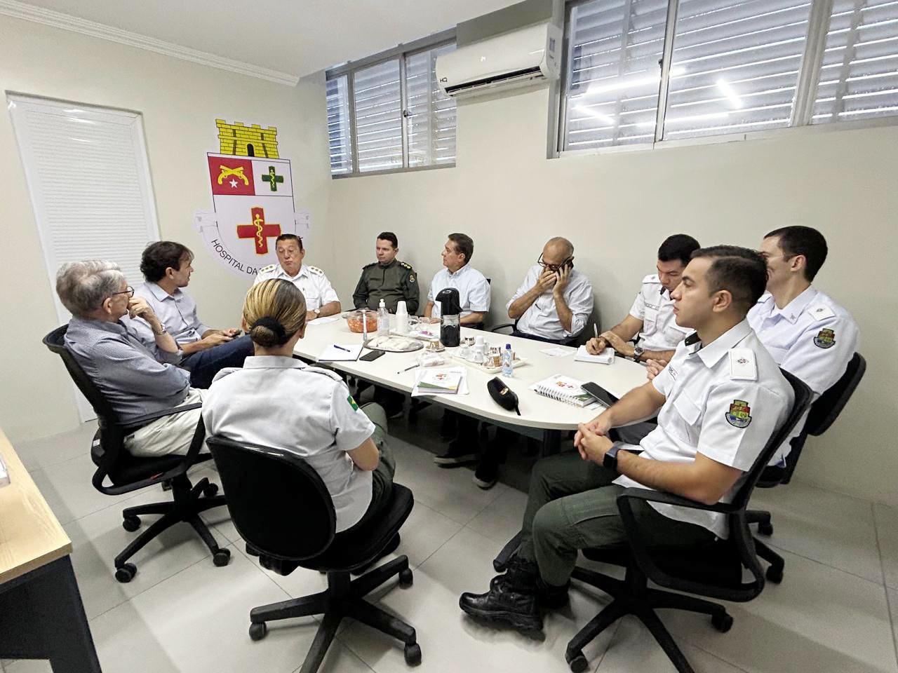 Hospital da Polícia Militar do Ceará recebe visita institucional do Deputado Estadual Guilherme Sampaio